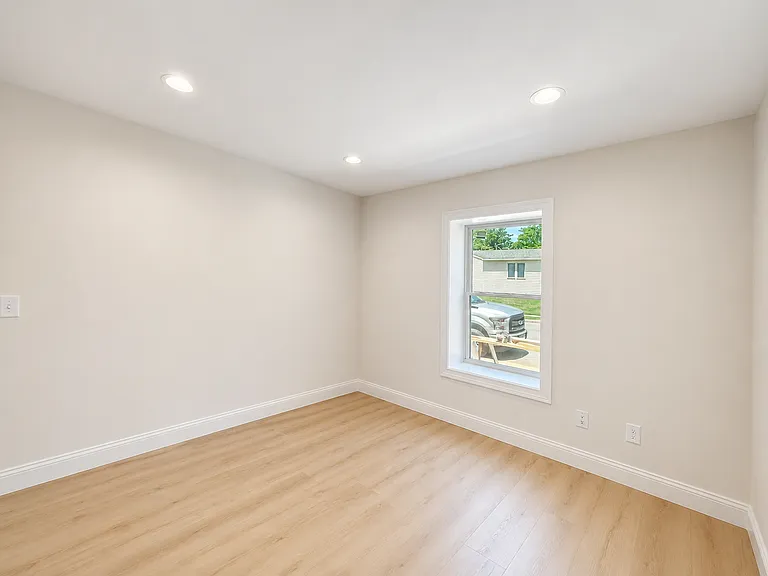 105 Watson Ave — Photo 11