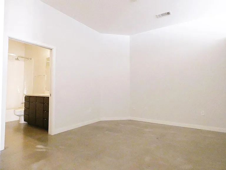 507 Sabine St #704 — Photo 10