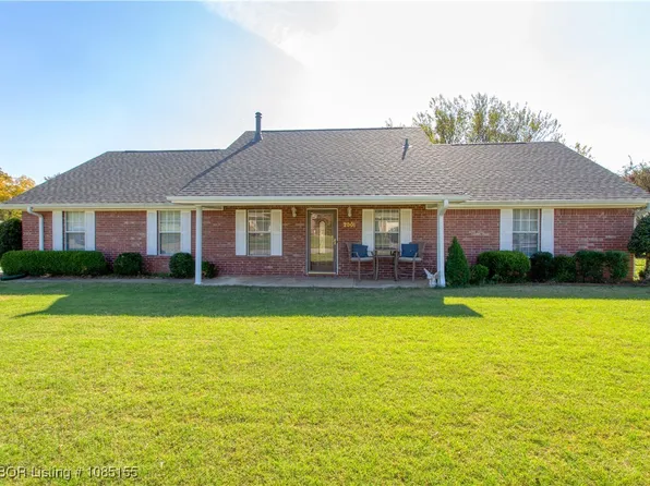 2001 Devyn Dr, Lavaca, AR 72941
