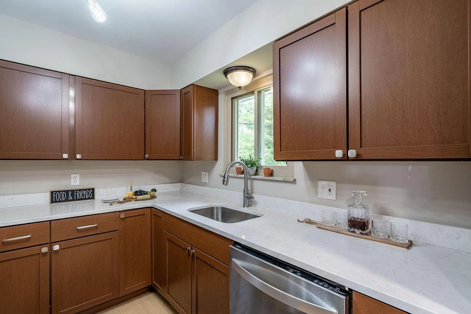 3 bed, 2254 sqft, $2,850 — Photo 4