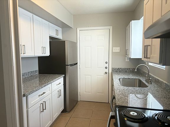 2nd image of 1302 Waldron Rd #102