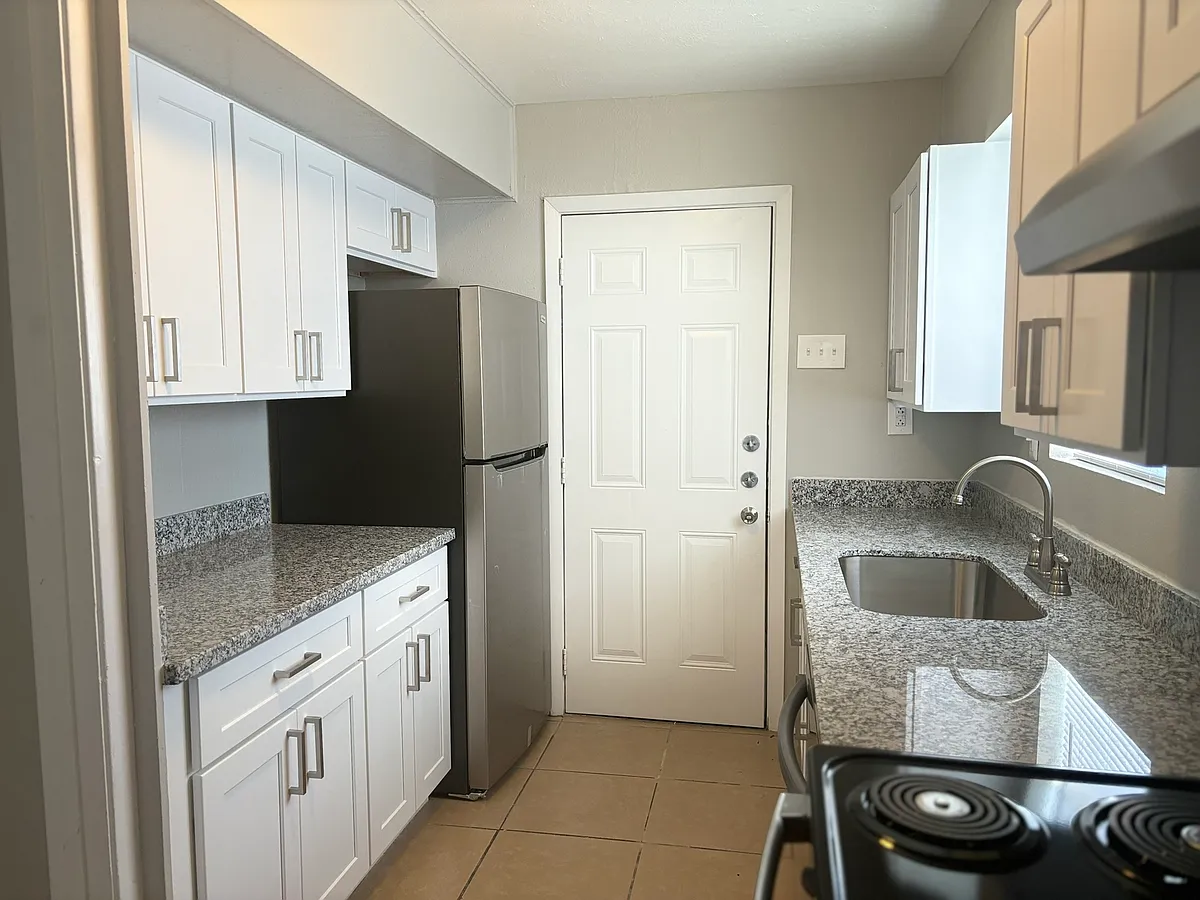 Building Photo - 1302 Waldron Rd #102