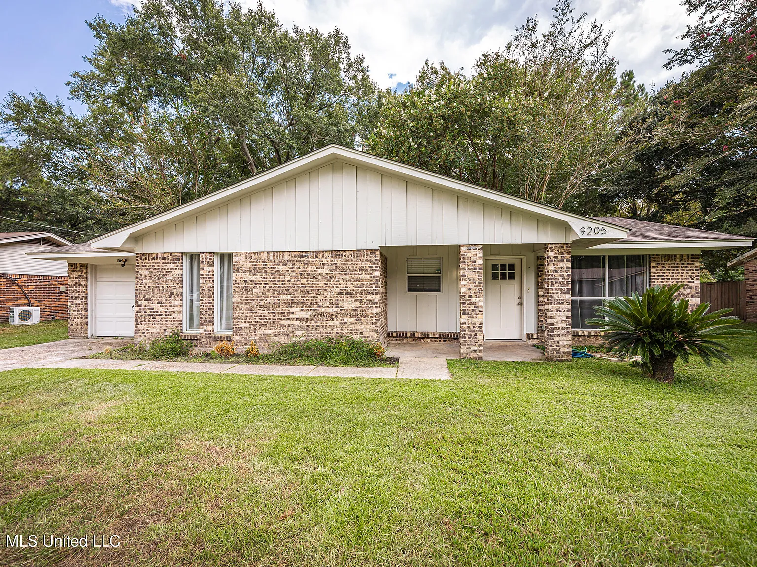 3 bed, 2.0 bath, 1200 sqft, $1,750 — Photo 1