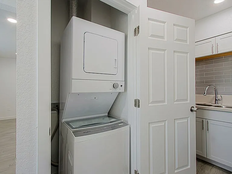 3219 E Earll Dr — Photo 8