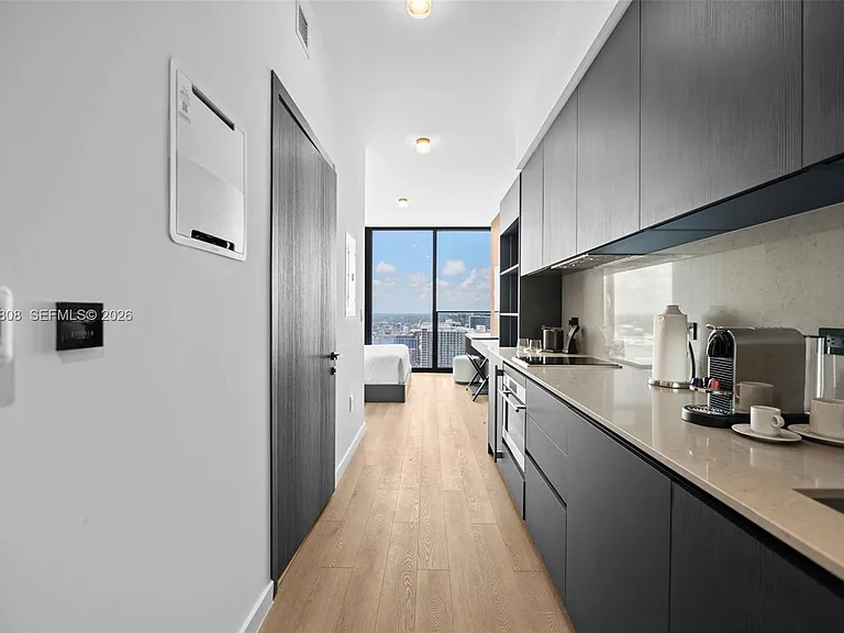 20 NE 11th St #4003B — Photo 29