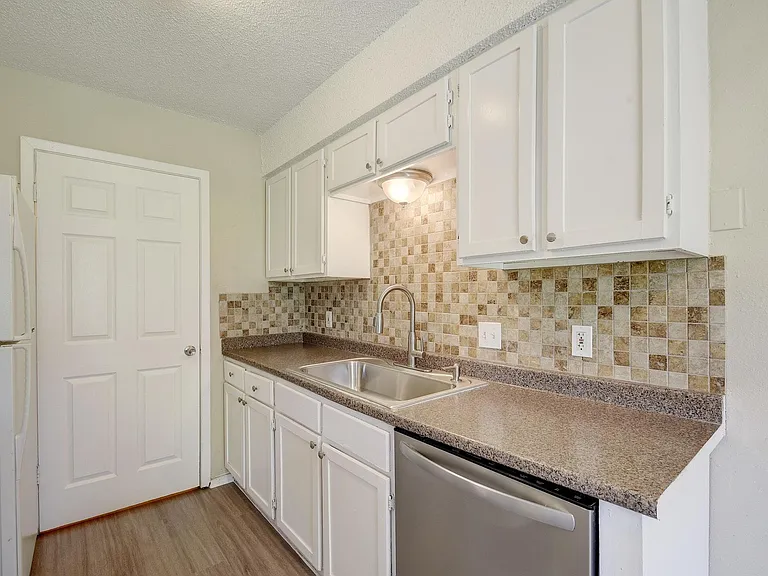 418 Linden St #A — Photo 12