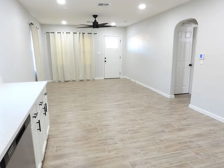 2639 N Fontana Ave — Photo 19