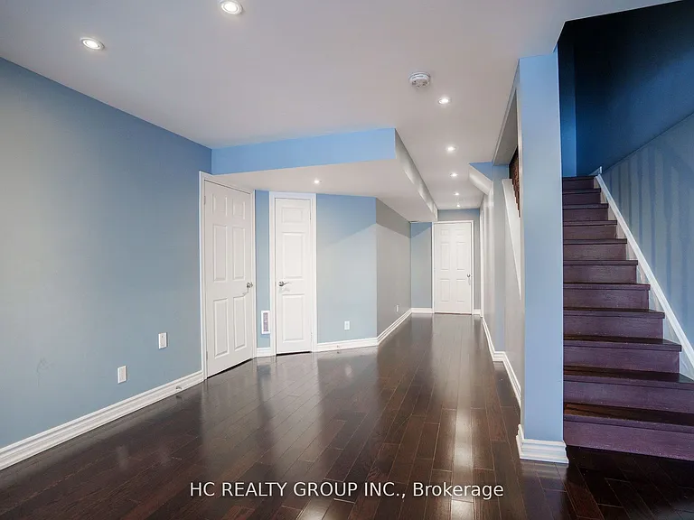 215 Armstrong Cres — Photo 30