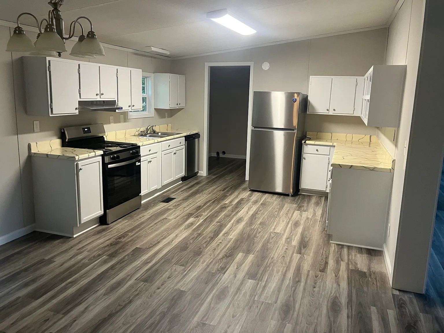 4 bed, 2.5 bath, 1750 sqft, $1,750 — Photo 3