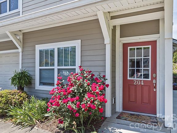 3rd image of 123 Foxden Dr #204