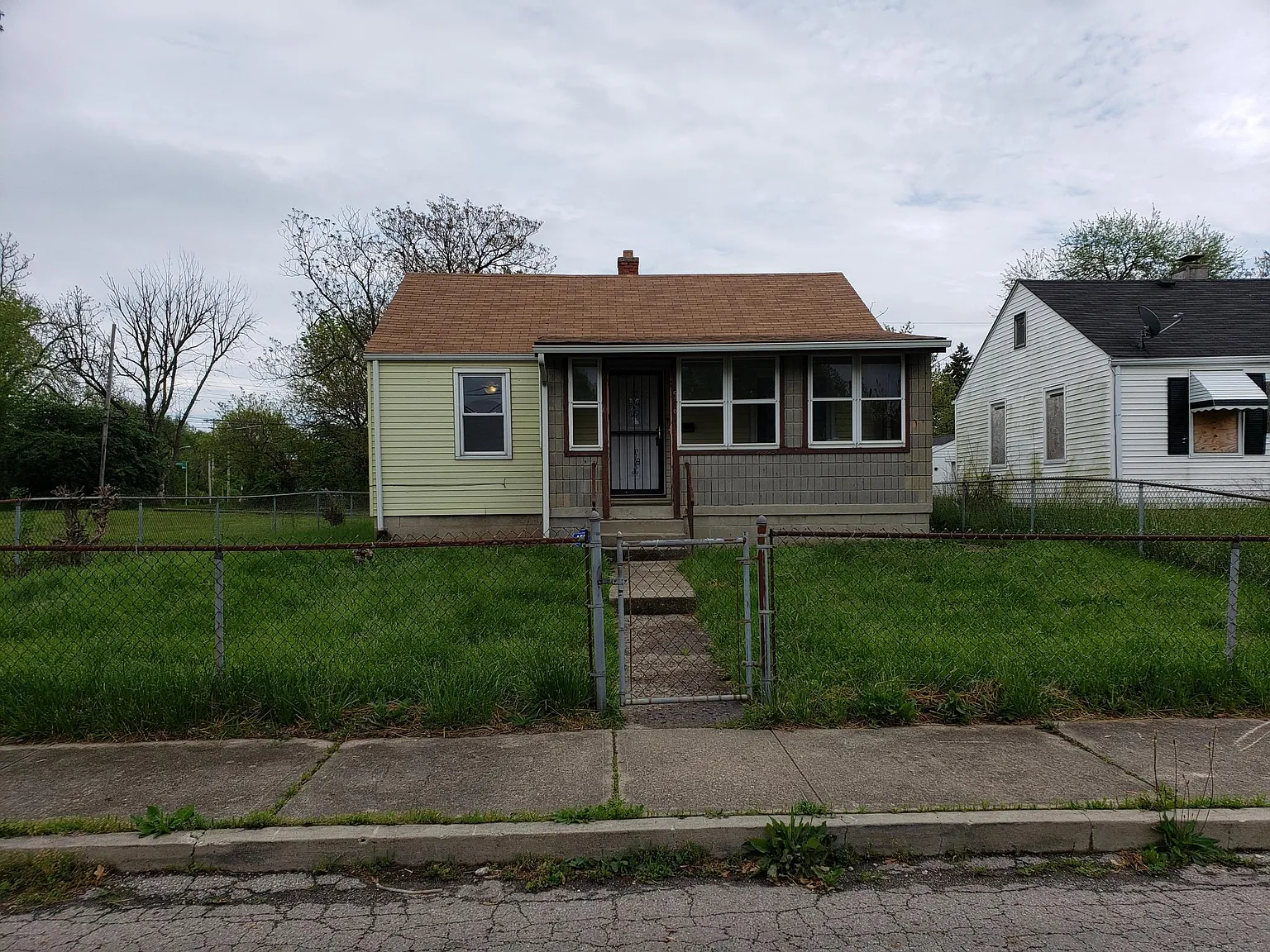 576 N Ohio Ave photo 1