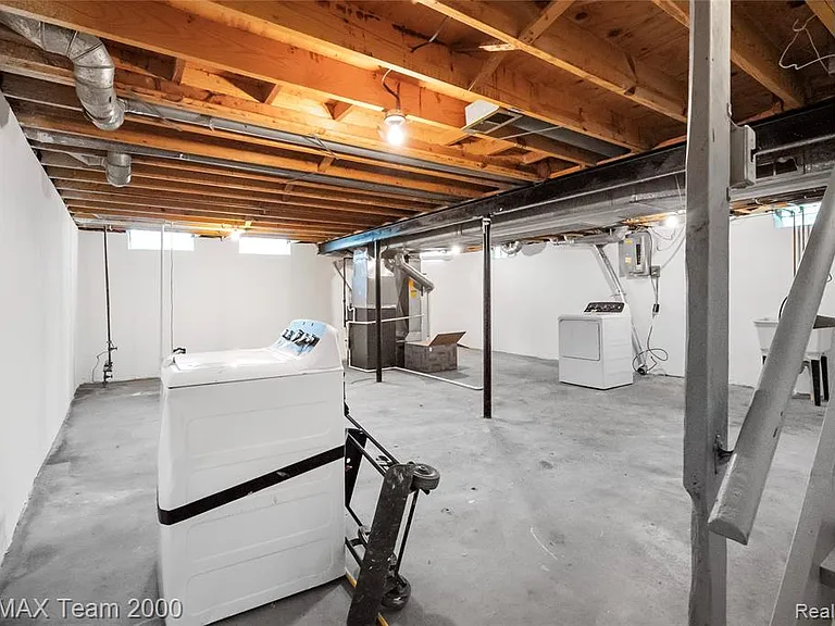 2053 Brookfield St — Photo 29