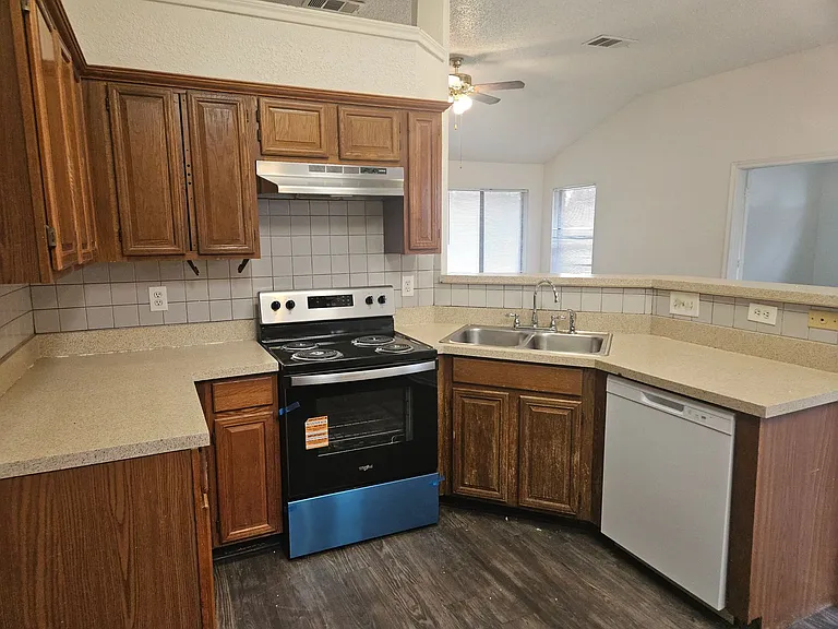 3104 Morning Meadow Ln — Photo 3
