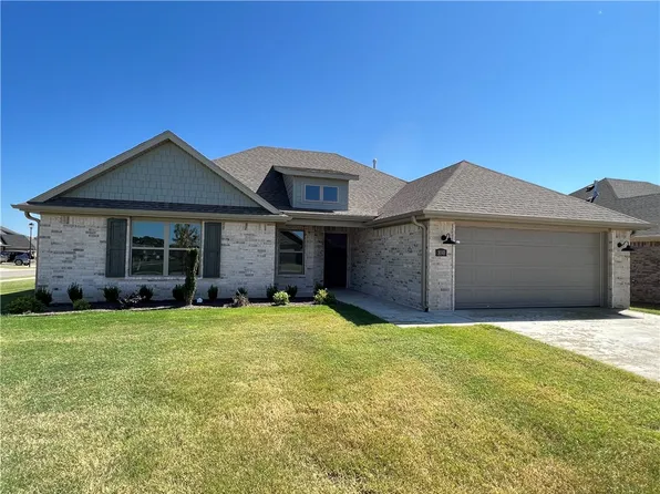 890 Madden St, Tontitown, AR 72762