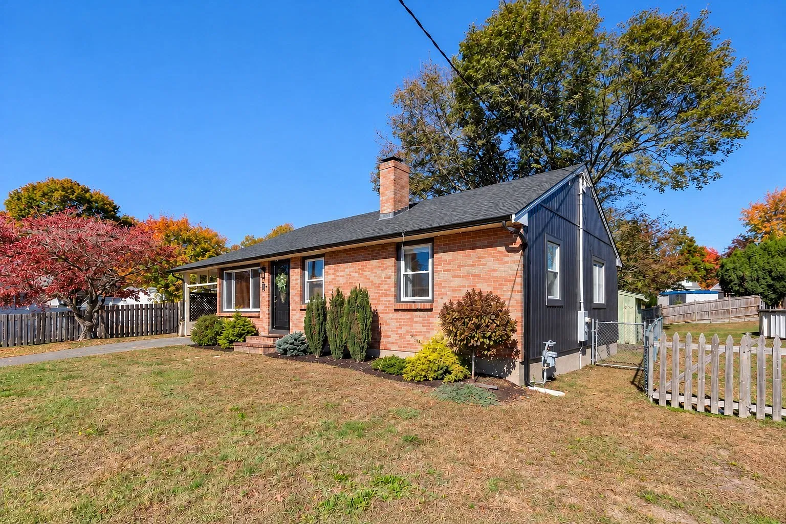 3 bed, 1036 sqft, $3,500 — Photo 3