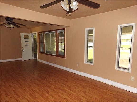 4th image of 4925 Park St
