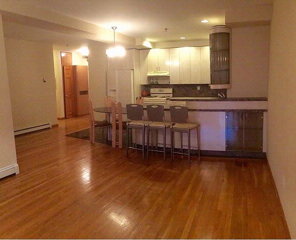 2nd image of 1440 W 4th St