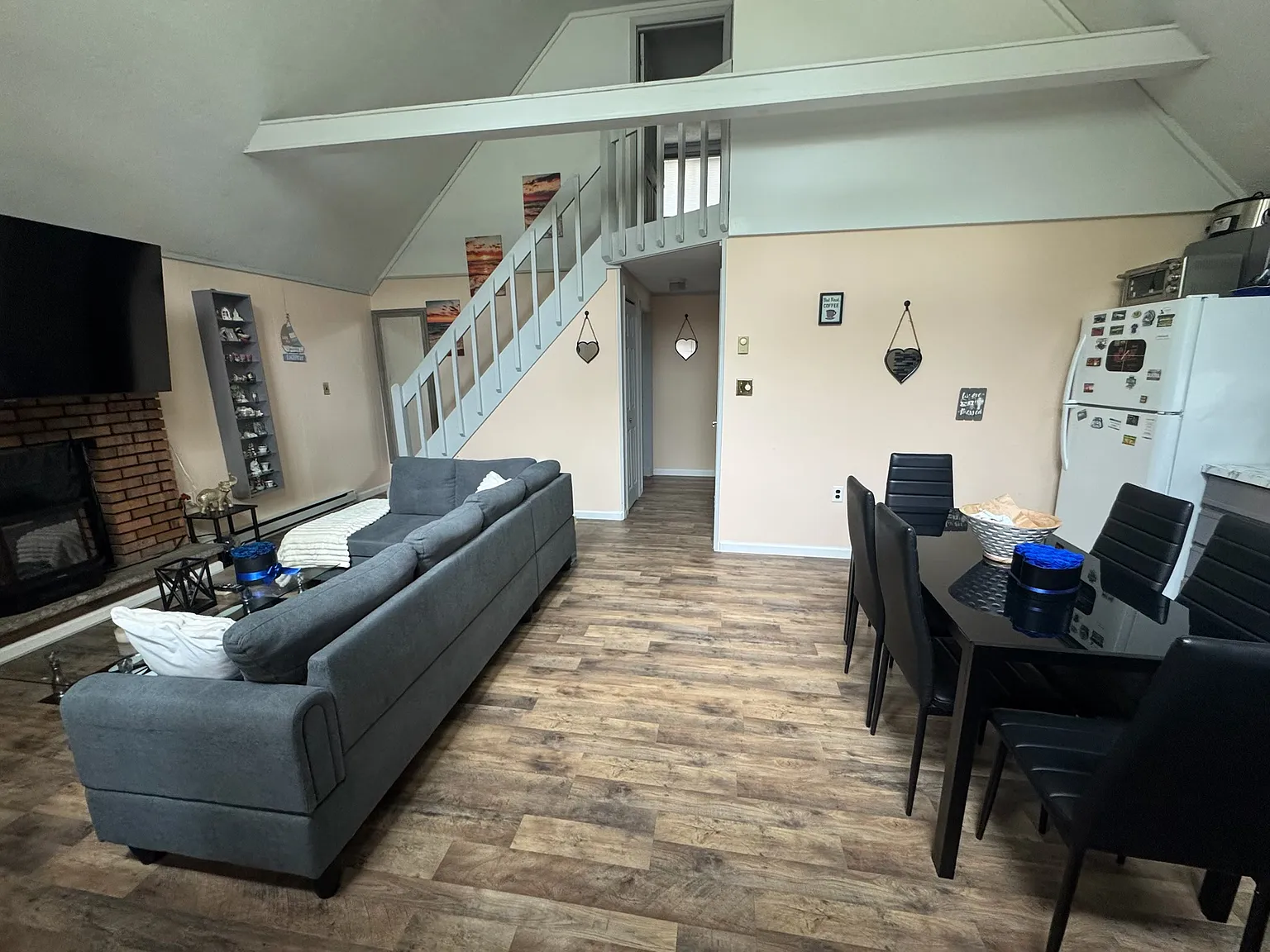 3 bed, 1180 sqft, $1,950 — Photo 2