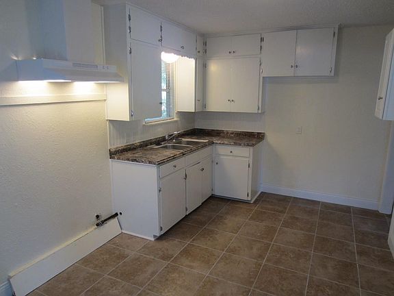 Kitchen (new range & fridge)
