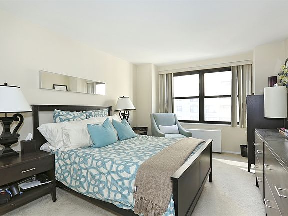 4th image of 305 E 40th St APT 15F