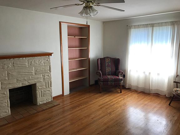 2nd image of 136 Rosslyn Blvd