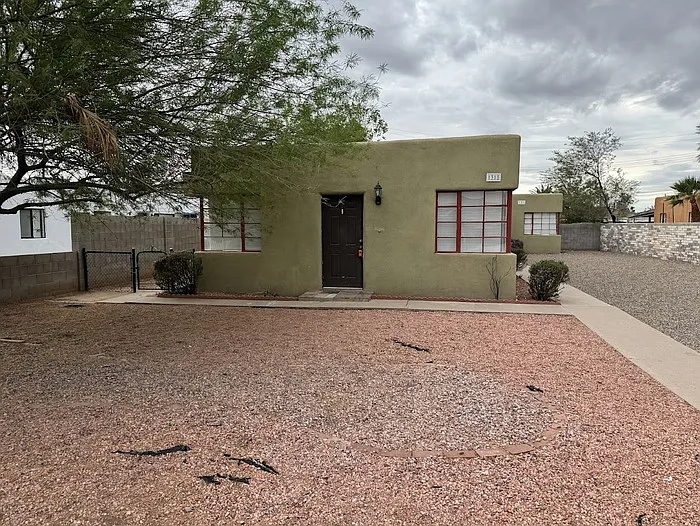 2 bed, 1.0 bath, $1,195 — Photo 2