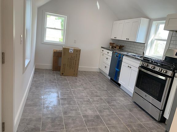 3rd image of 10 Howland St Floor 2