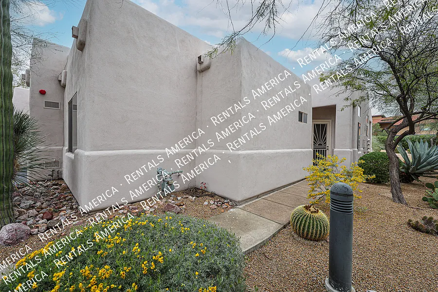 Available Now 2 Bed Plus Den 2 Bath Condo — Photo 3