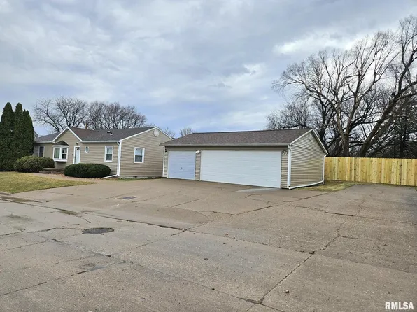 1318 Terrace Hl, Muscatine, IA 52761