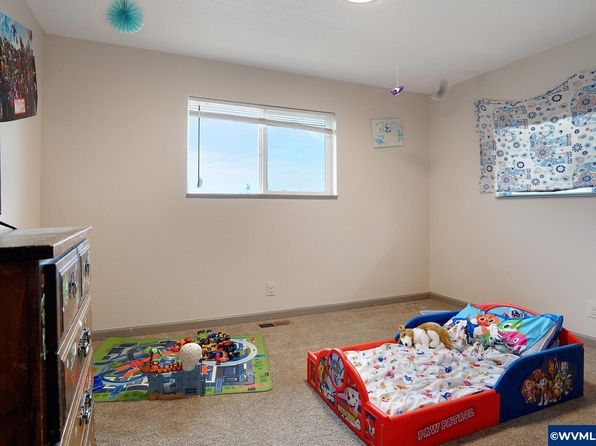 salem-oregon-2052853867 picture