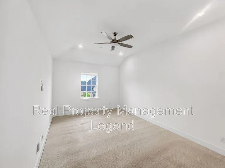 809 Jamestown Ln — Photo 18