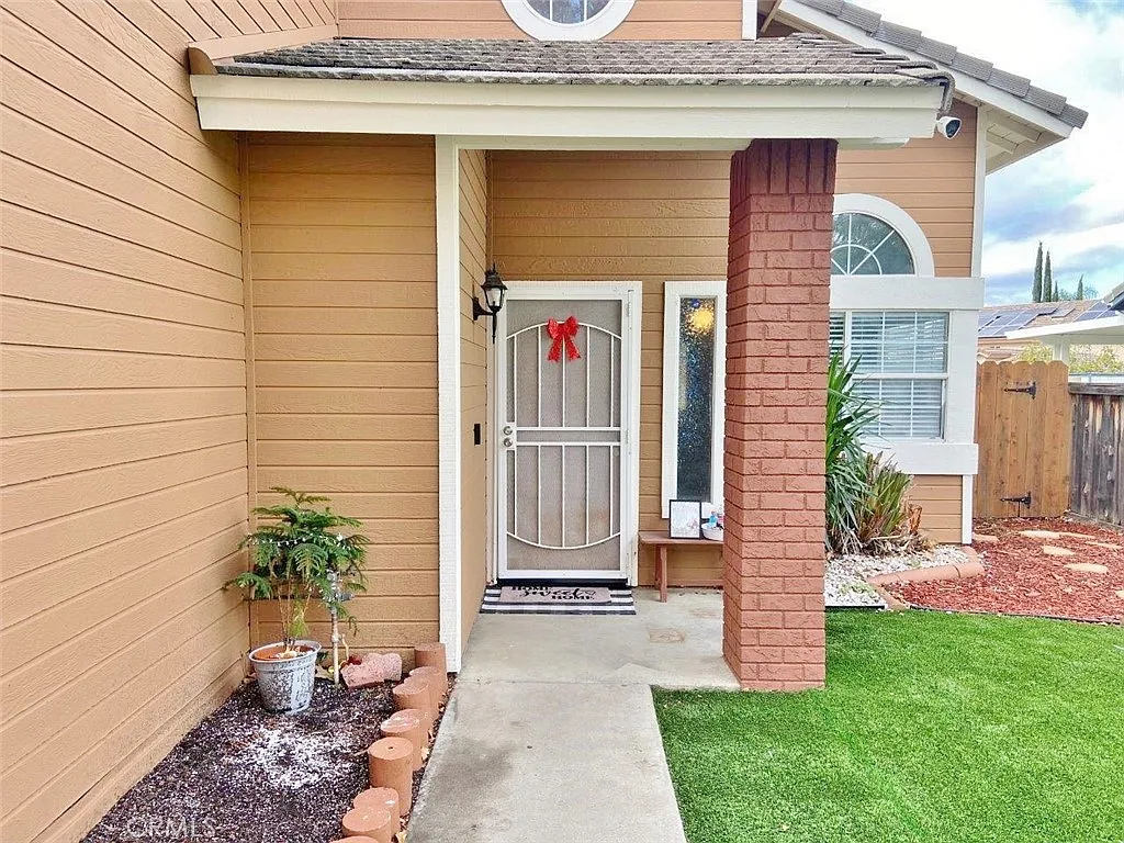 3 bed, 2.5 bath, 1900 sqft, $3,395 — Photo 2