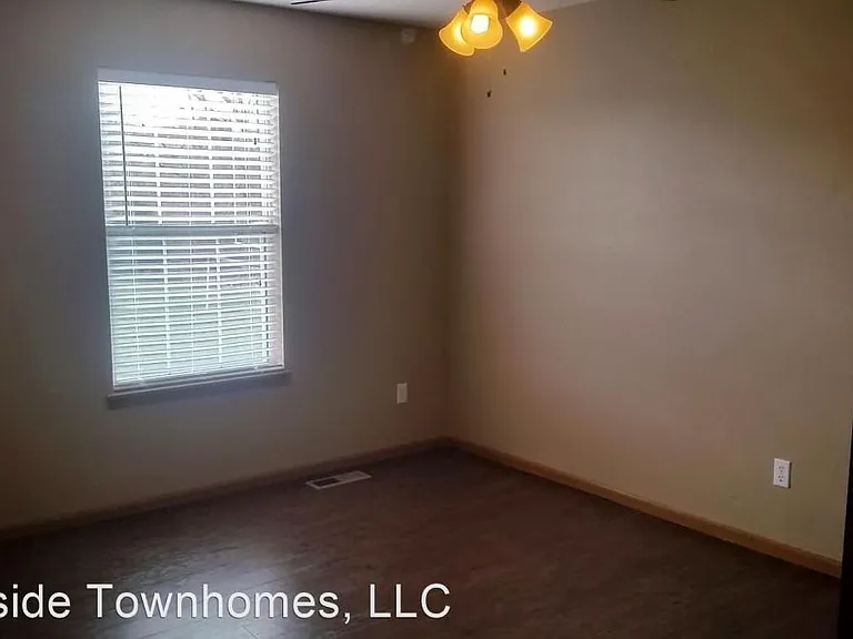 Courtside Townhomes — Photo 6