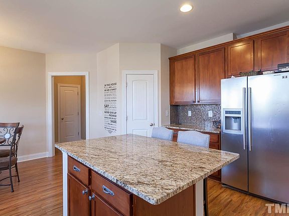 4th image of 833 New Charleston Dr