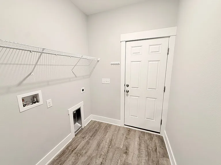 5849 Danbury Blvd — Photo 10