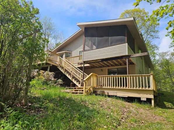 610 W Hillside Dr, Washburn, WI 54891