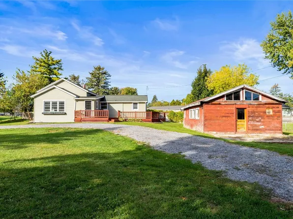 1236 Hook Rd, Farmington, NY 14425