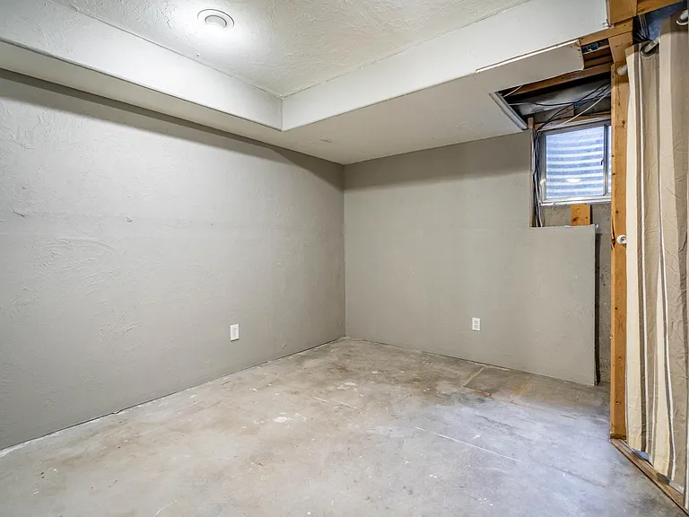 19823 Applewood Ct — Photo 16