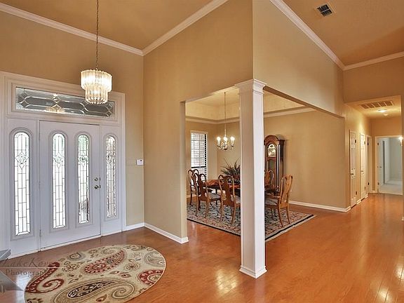 4th image of 1325 Canterbury Dr