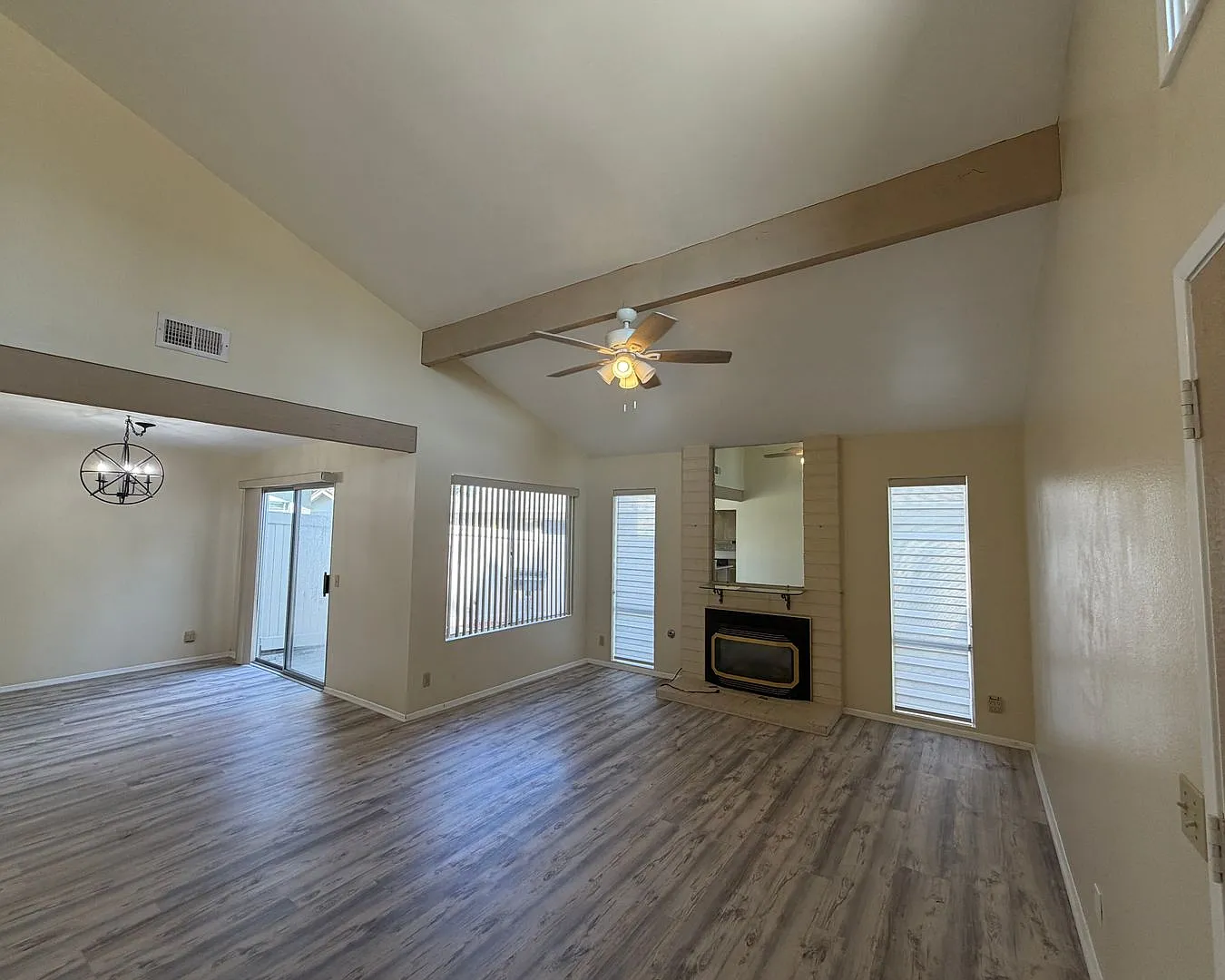 Beautiful 2 Bed 2 Bath in Oceanside — Photo 2