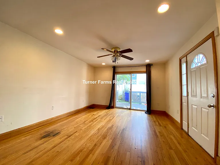 241 W 3rd St #2A — Photo 29