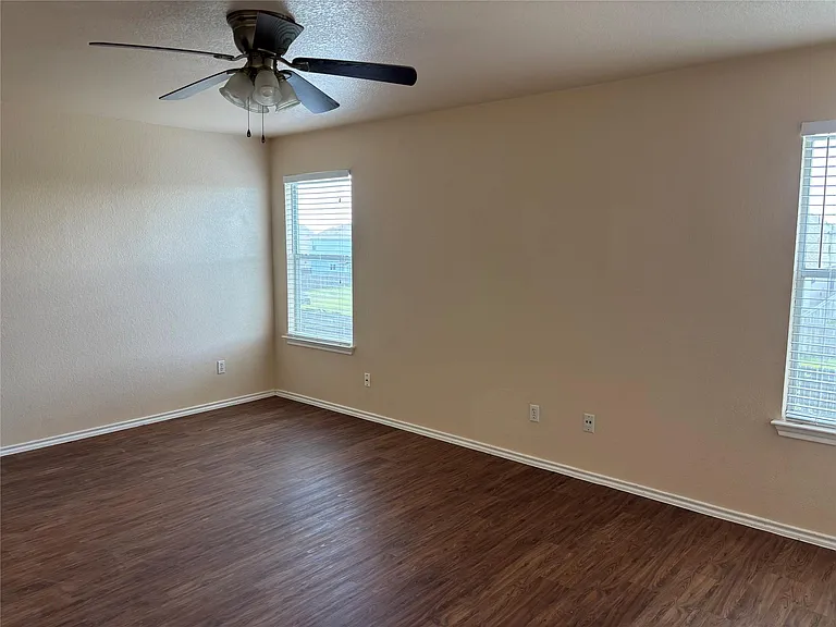 12840 Saint Mary Dr — Photo 11