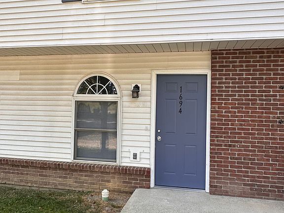 Unit 1694 - 2 bedroom 1.5 bath Freshly Updated -Freshly new paint, updated plank and new carpet
