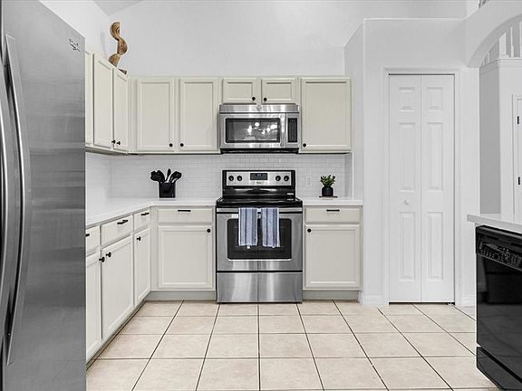 3rd image of 638 CASSIA DRIVE