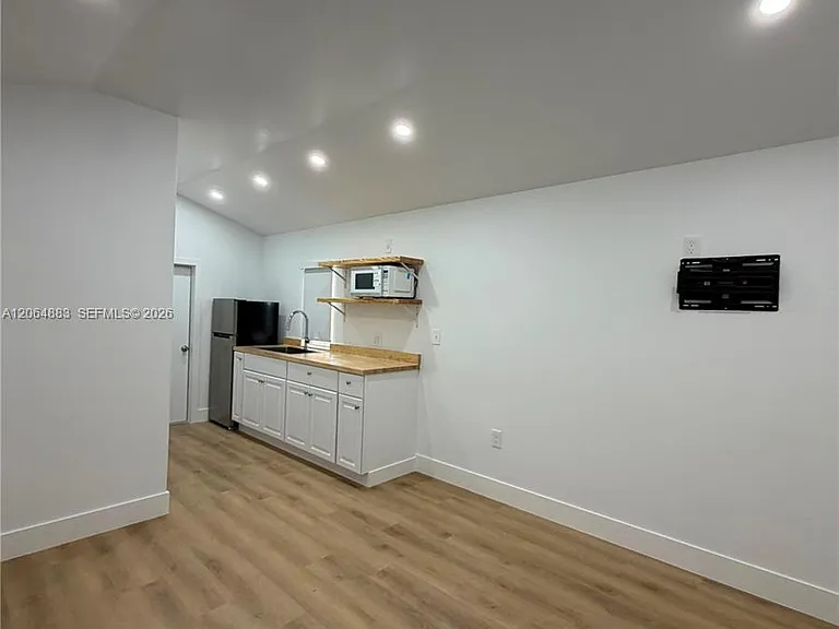 1400 SW 29th Ave #2 — Photo 2