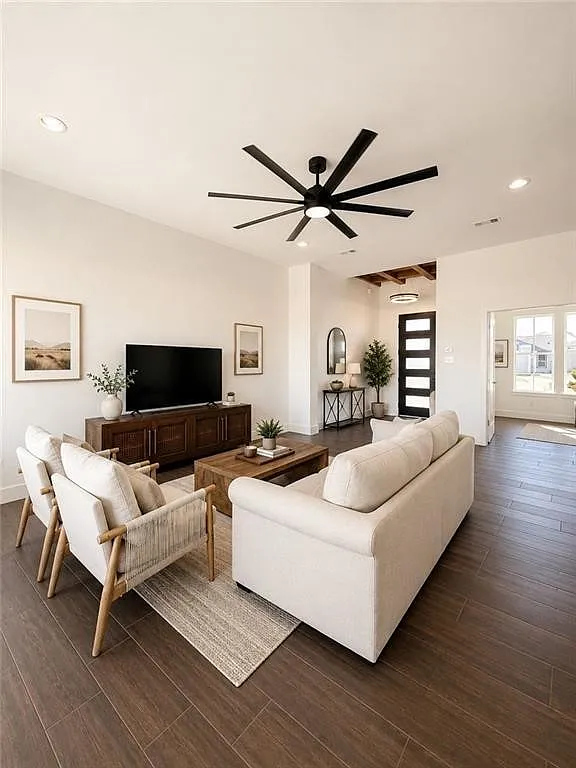 4 bed, 3.0 bath, 2255 sqft, $3,400 — Photo 4