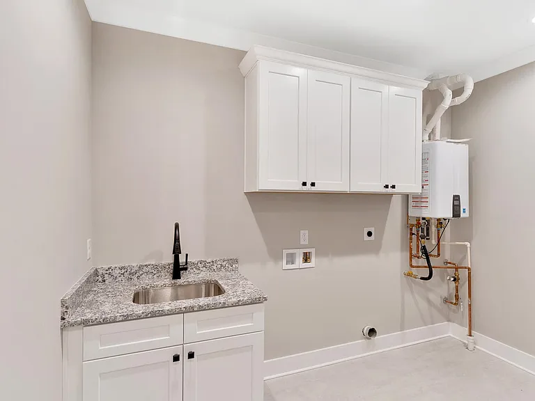 1323 Thomas Ave — Photo 23