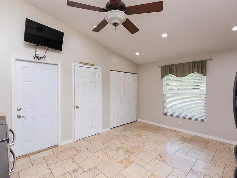 7 Lancaster Ln — Photo 21