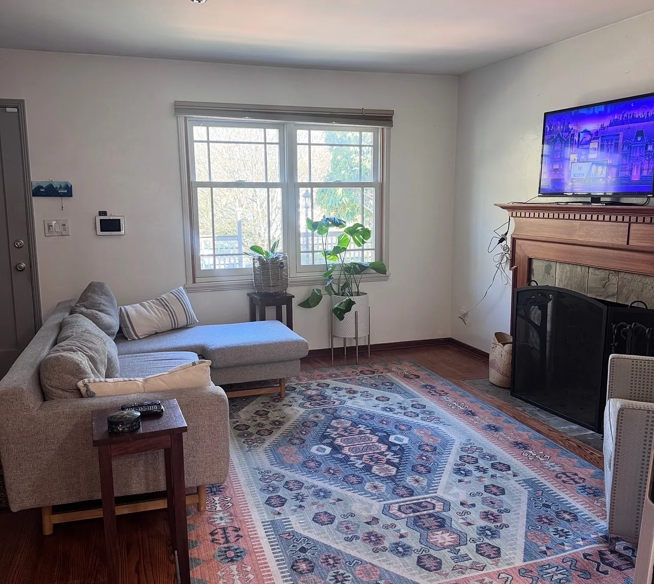 4 bed, 1400 sqft, $4,400 — Photo 2