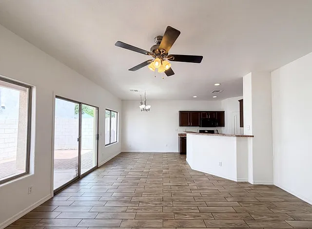 606 W Beautiful Ln — Photo 6